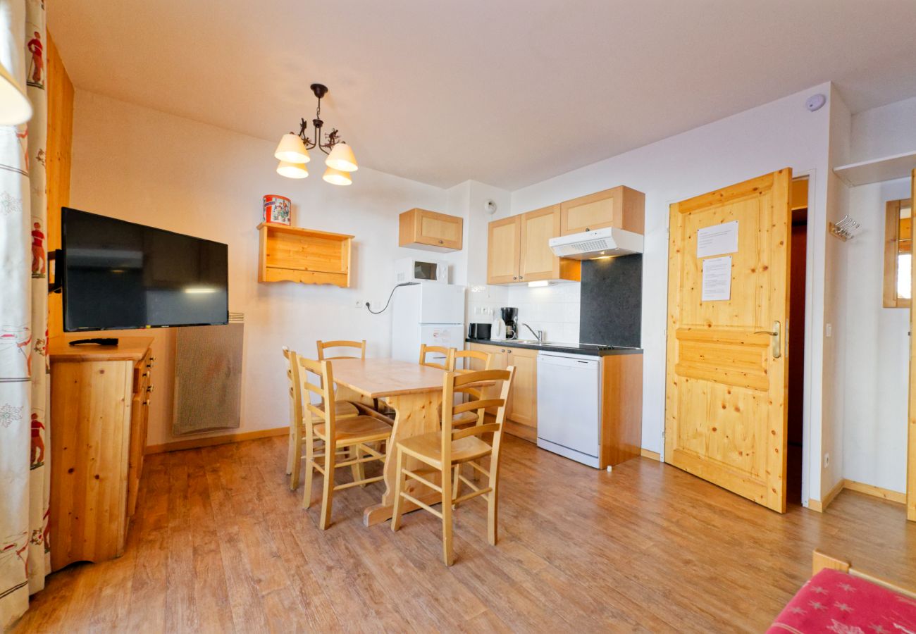 Apartment in Orcières - Apt near the ski runs 4/6 ppl, pool, parking