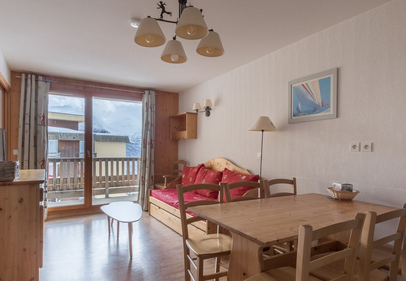 Apartment in Orcières - Cosy apt 4/6 ppl, balcony, ski runs direct access