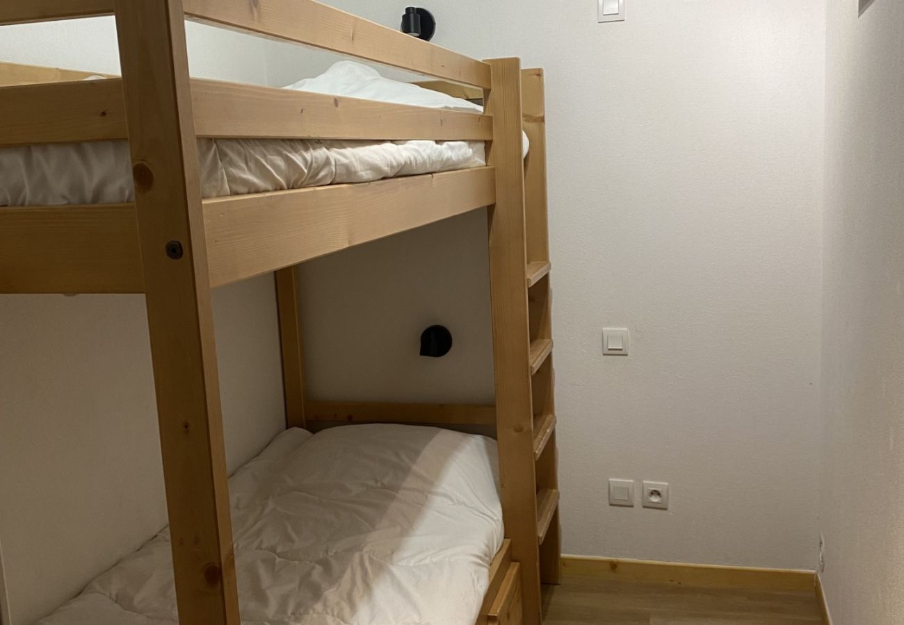 Apartment in Orcières - Cosy apt 4/6 ppl, balcony, ski runs direct access