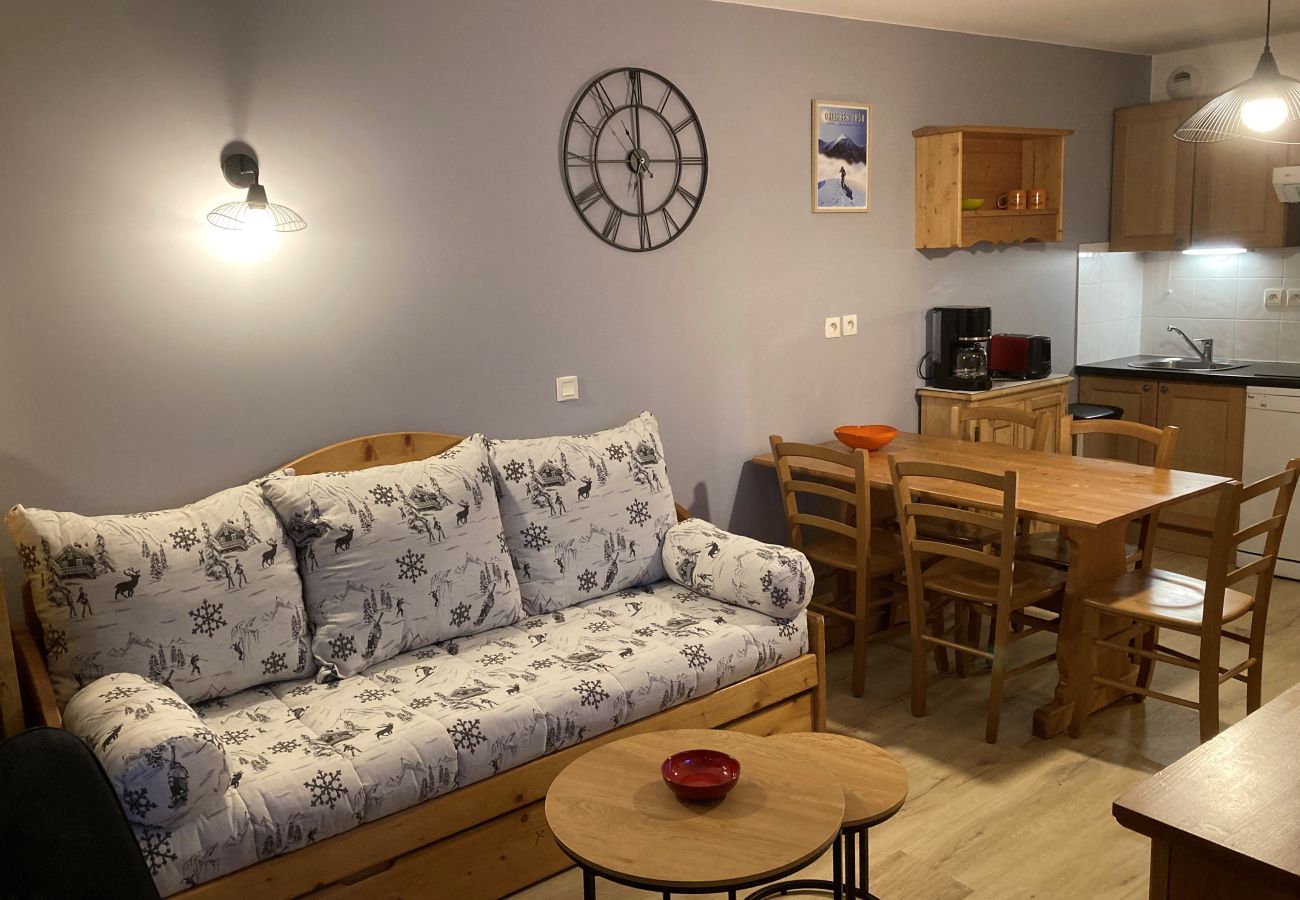 Apartment in Orcières -  2 rooms cabin 6 pers, balcony , swimming pool ,WIFI and car park