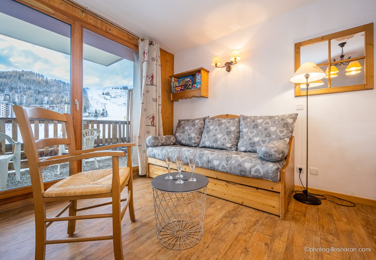 Apartment in Orcières - Apt 4/6 ppl, balcony with ski runs direct access