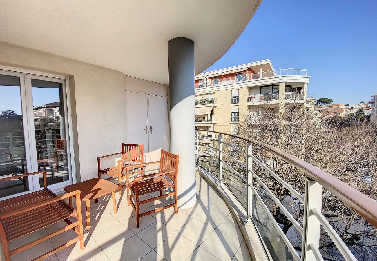 Apartment in Cagnes-sur-Mer - Apt 4 ppl modern and bright, nice terrace, pool 