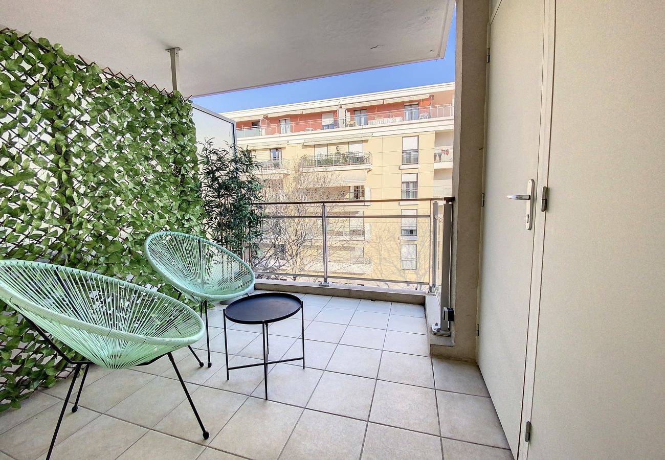 Apartment in Cagnes-sur-Mer - Apt 4 ppl modern and bright, nice terrace, pool 