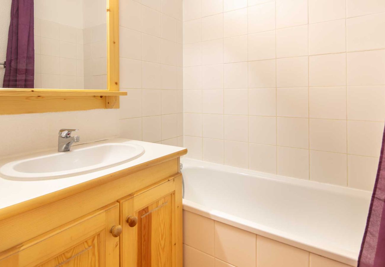 Apartment in Saint-Sorlin-d´Arves - Apt 5 ppl, mountains view, heated pool