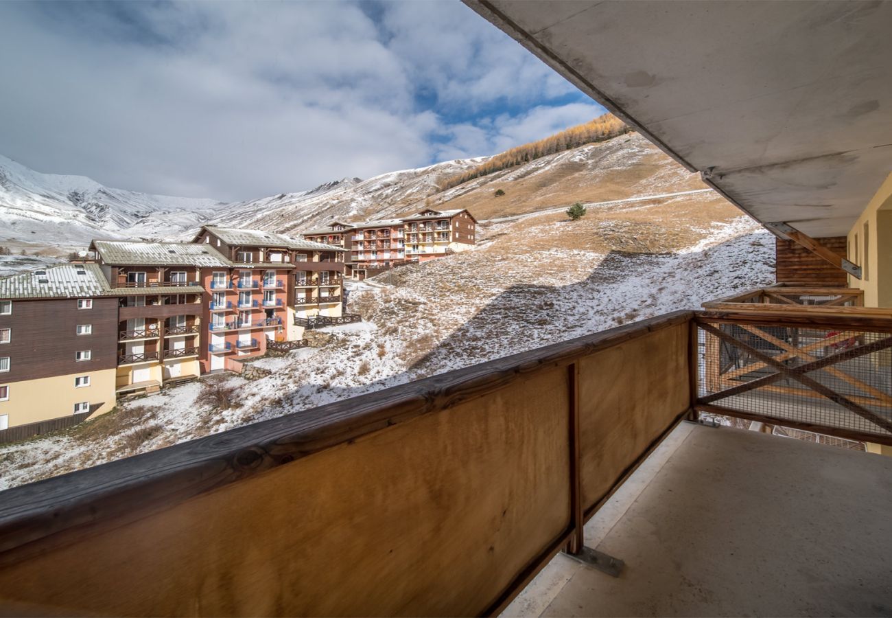 Apartment in Allos - Apt 4/9 ppl near ski runs, balcony, heated pool