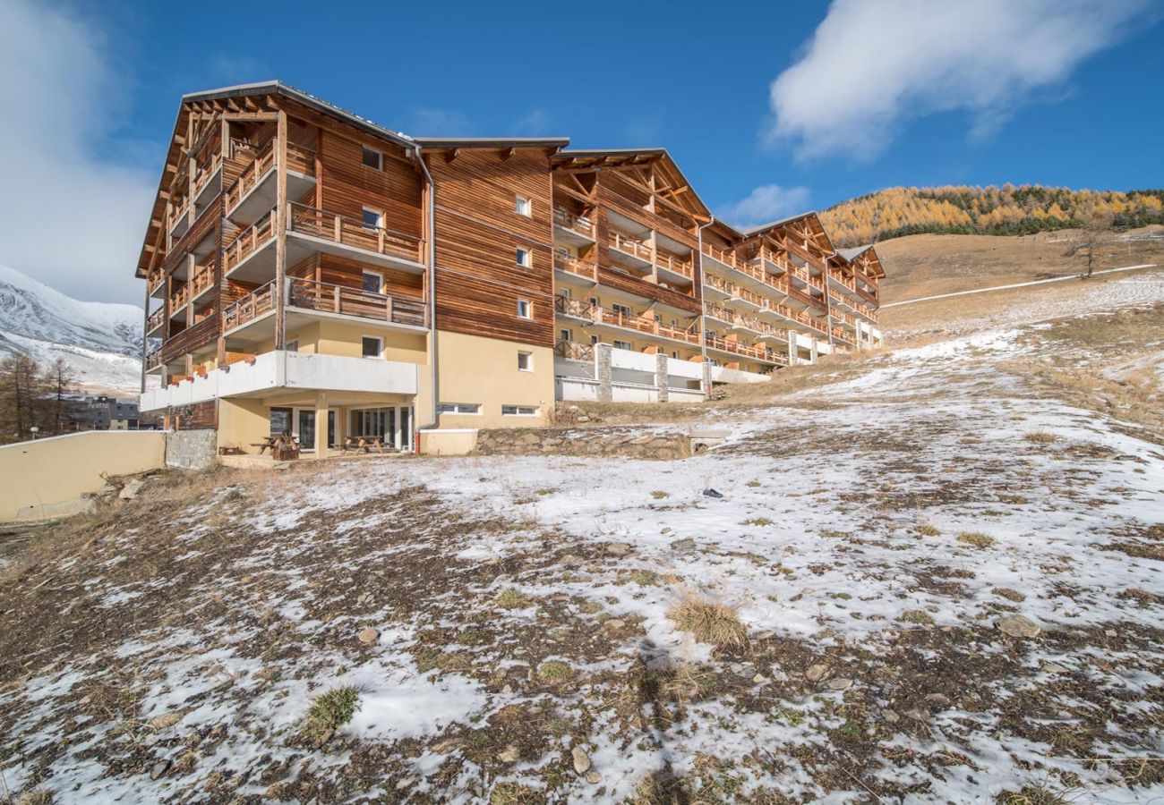 Apartment in Allos - Apt 4/9 ppl near ski runs, balcony, heated pool