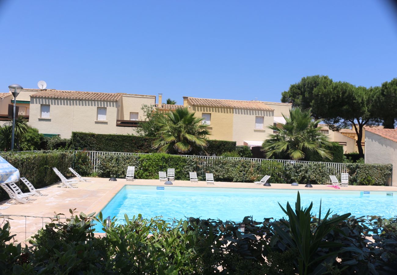 Apartment in Agde - Apt 4 ppl, terrace, swimming pool, private parking