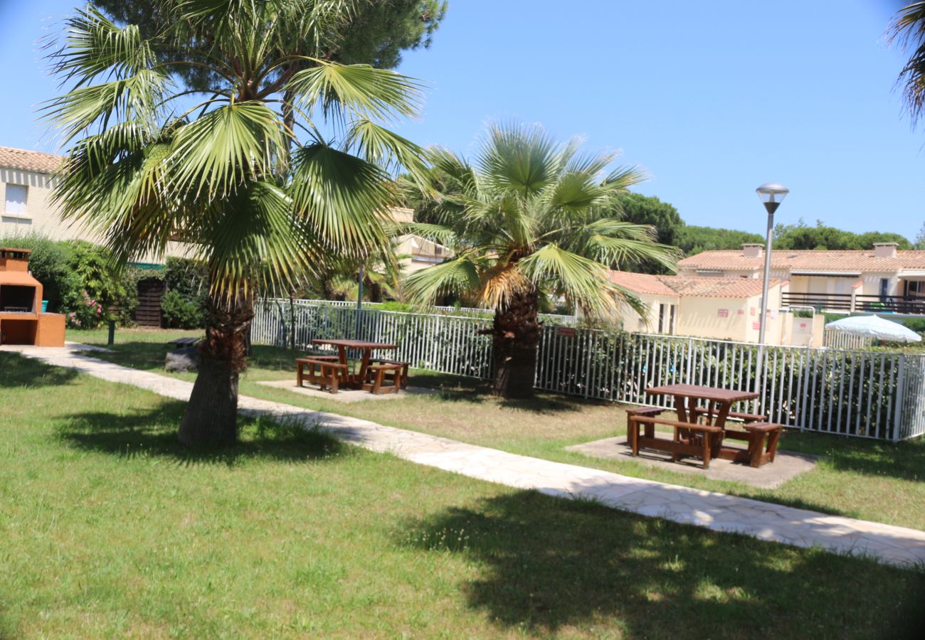 Apartment in Agde - Apt 4 ppl, terrace, swimming pool, private parking