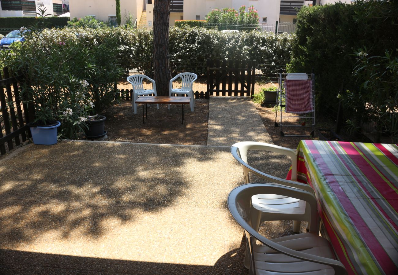 Apartment in Agde - Apt 4 ppl, terrace, swimming pool, private parking