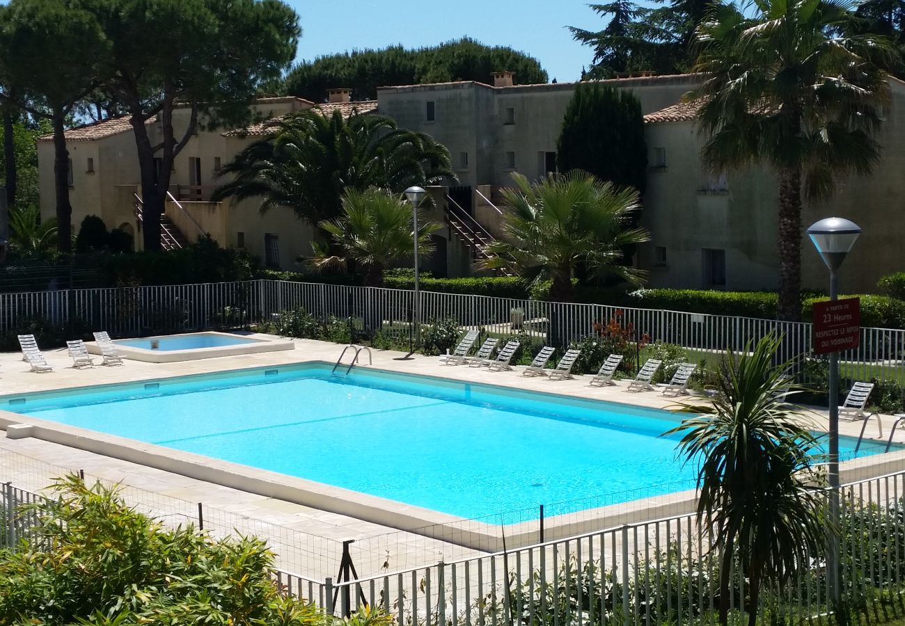 Apartment in Agde - Apt 4 ppl, terrace, swimming pool, private parking