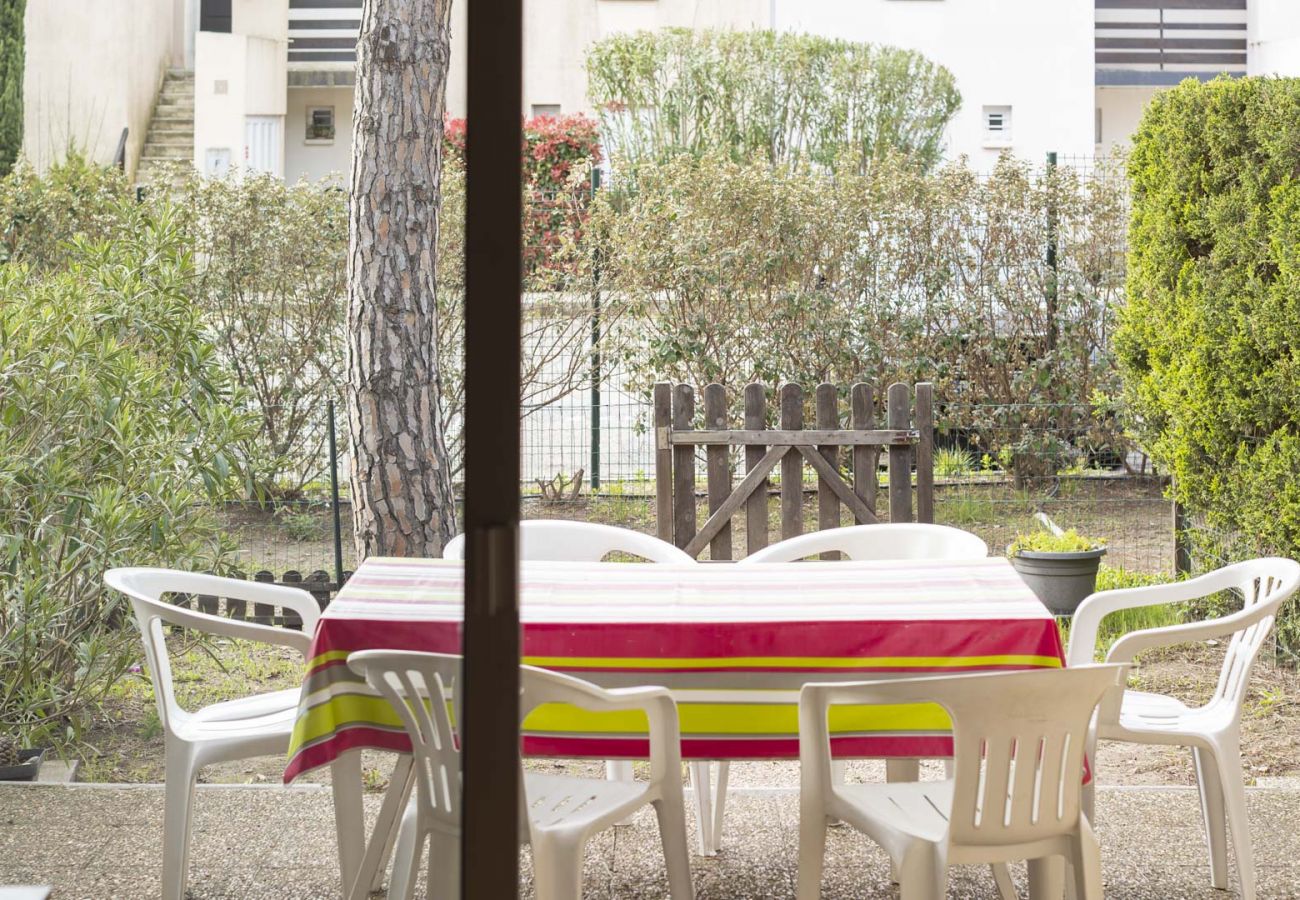 Apartment in Agde - Apt 4 ppl, terrace, swimming pool, private parking