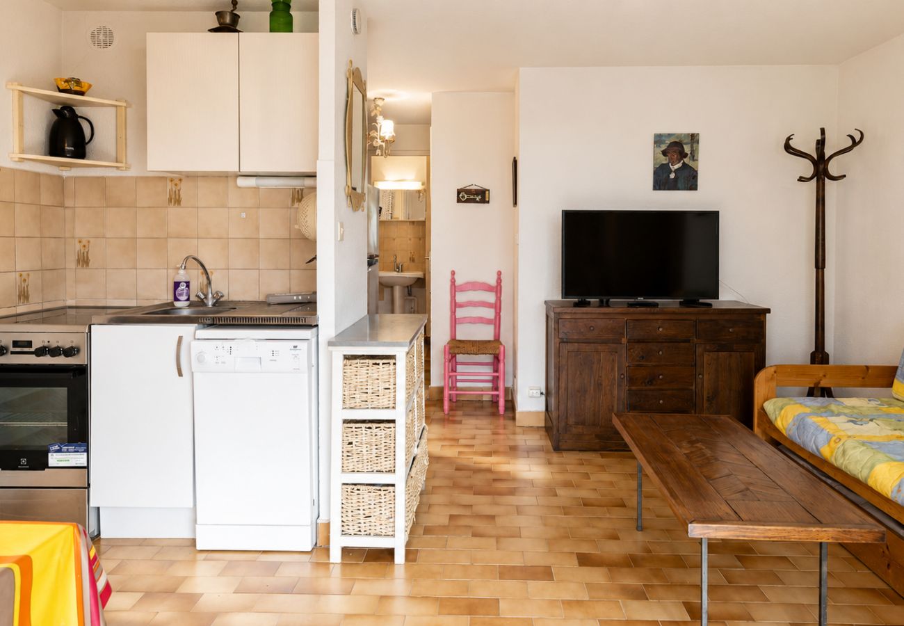 Apartment in Agde - Apt 4 ppl, terrace, swimming pool, private parking