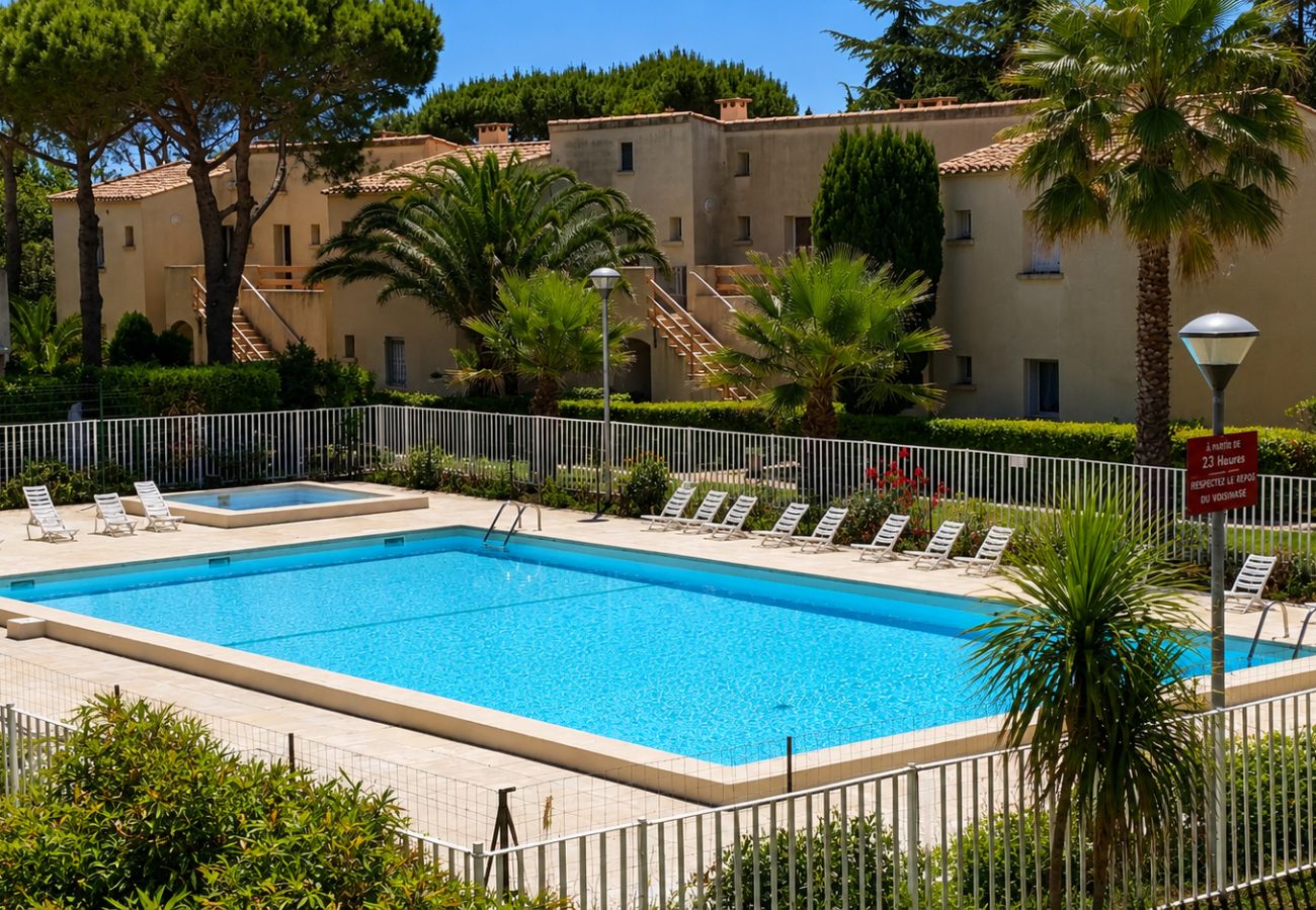 Apartment in Agde - Apt 4 ppl, terrace, swimming pool, private parking