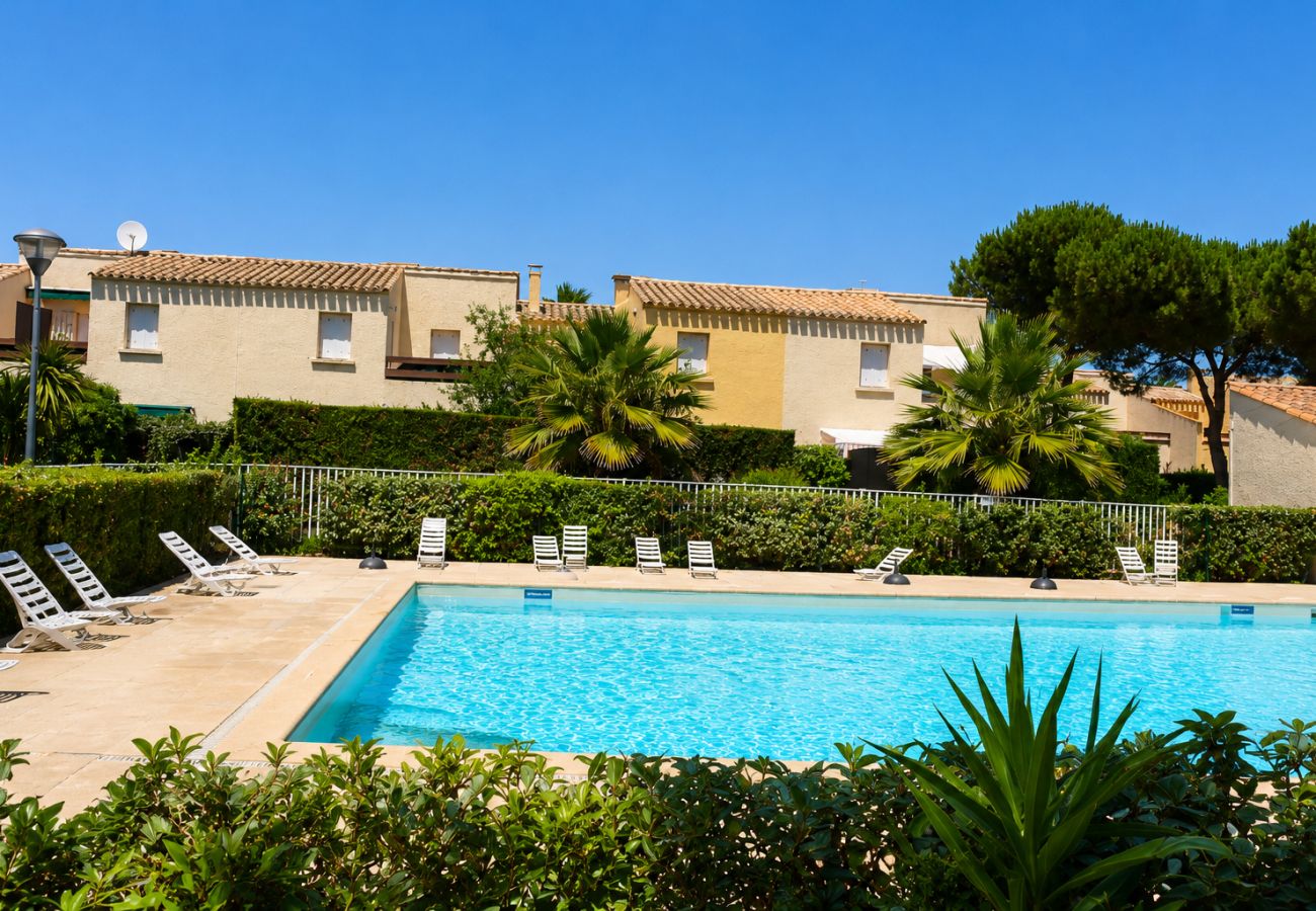 Apartment in Agde - Apt 4 ppl, terrace, swimming pool, private parking
