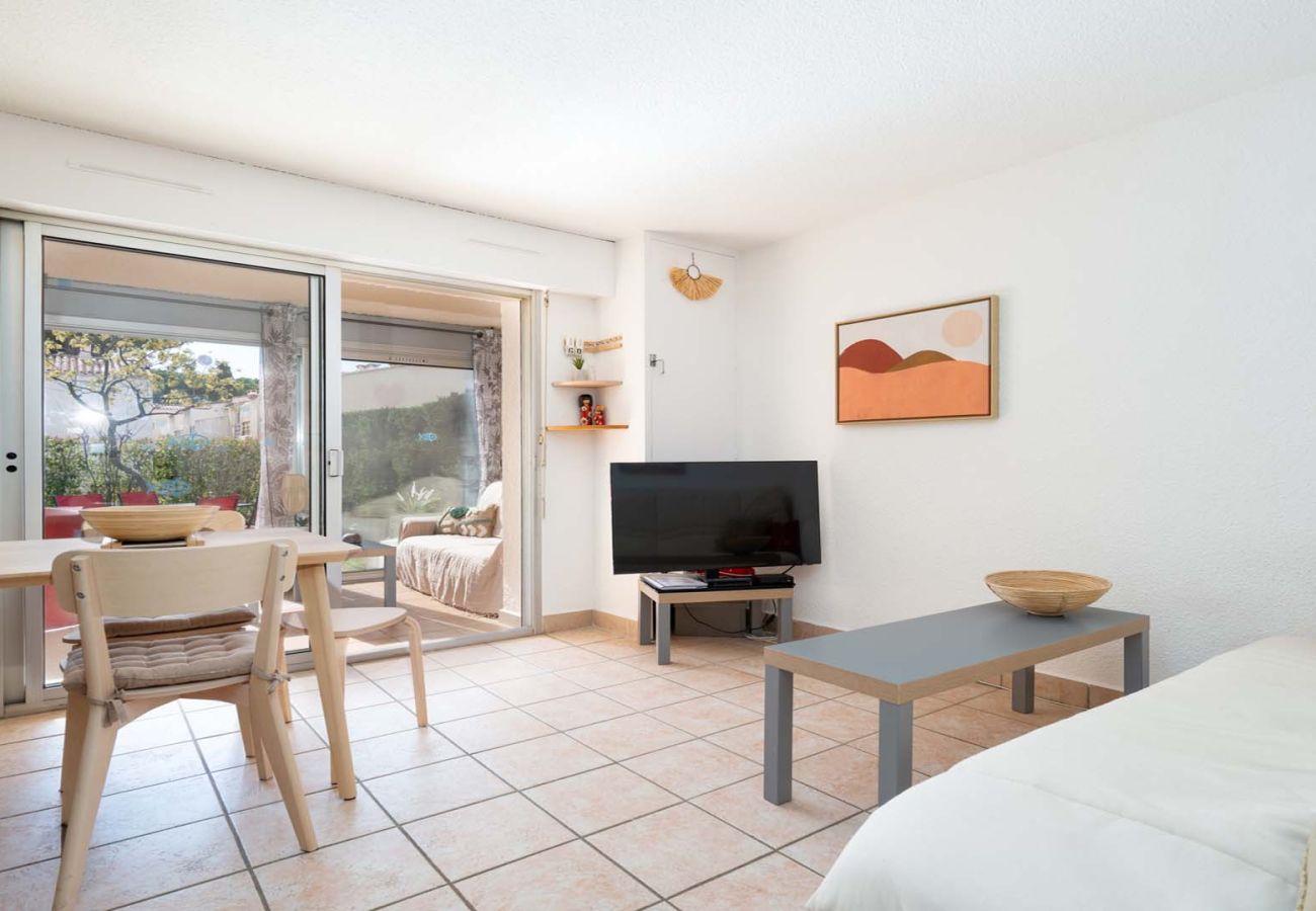 Apartment in Agde - Bright apt 4 people, terrace, wifi, parking