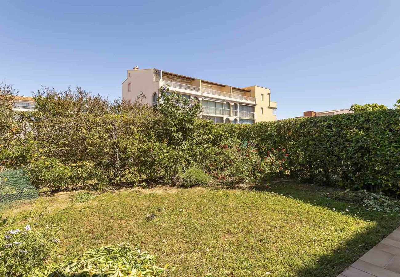 Apartment in Agde - Flat 4 ppl, garden, beach at 200m, private parking