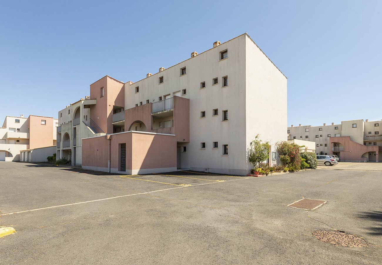 Apartment in Agde - Flat 4 ppl, garden, beach at 200m, private parking