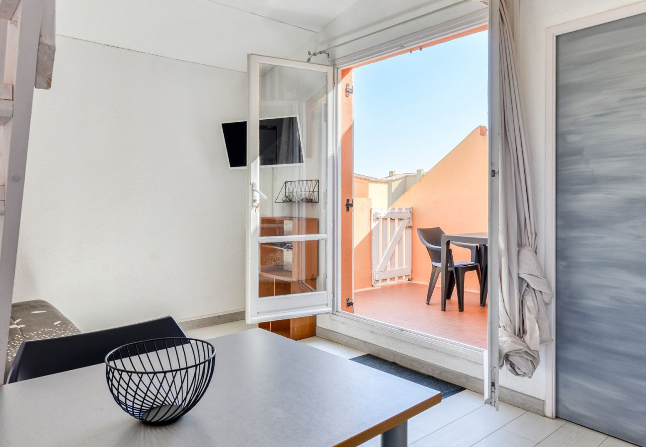 Studio in Agde - Modern studio 4 ppl, terrace, beach at 500m