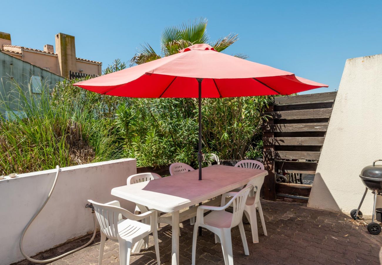 Apartment in Agde - Bright apt 4/6 people, patio, private parking