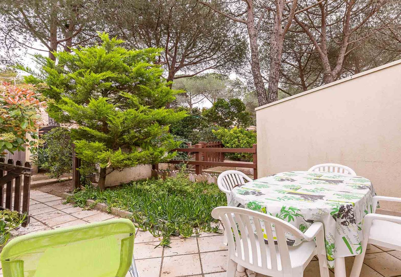 Apartment in Agde - Bright apt 5 people, spacious terrace, parking