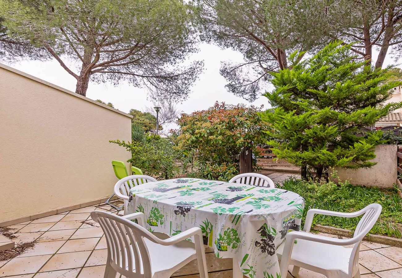 Apartment in Agde - Bright apt 5 people, spacious terrace, parking