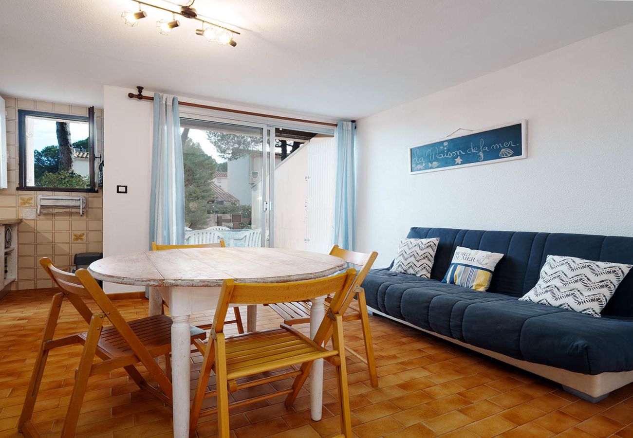 Apartment in Agde - Bright apt 5 people, spacious terrace, parking