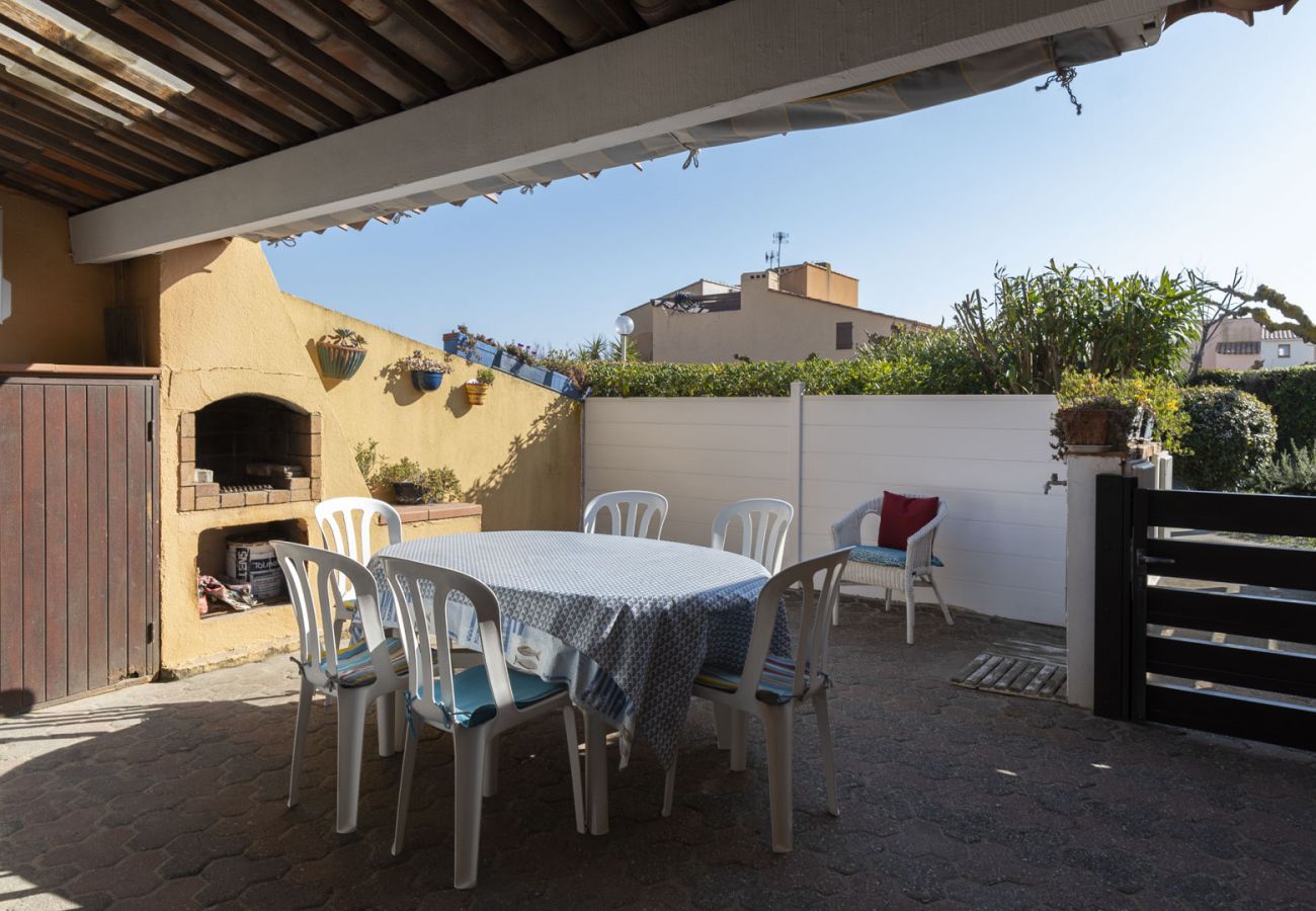 Apartment in Agde - Apt 4 ppl, terrace, private parking