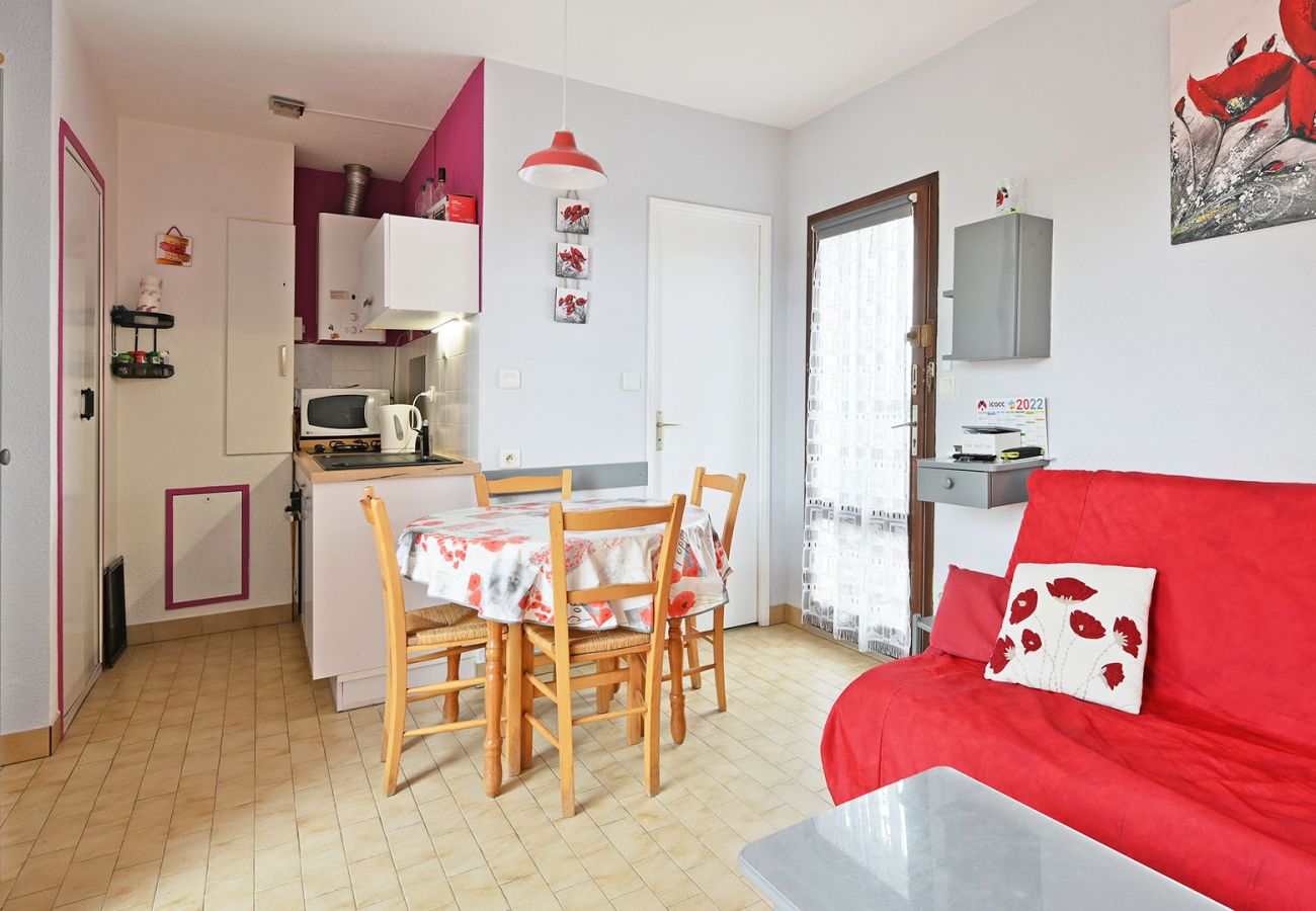 Apartment in Agde - Bright apt 4 people, terrace, private parking