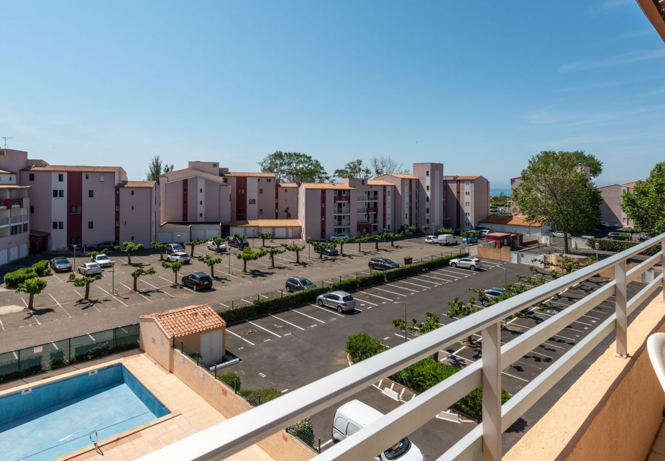 Apartment in Agde - Bright apt 4/6 ppl, terrace, outdoor pool, parking