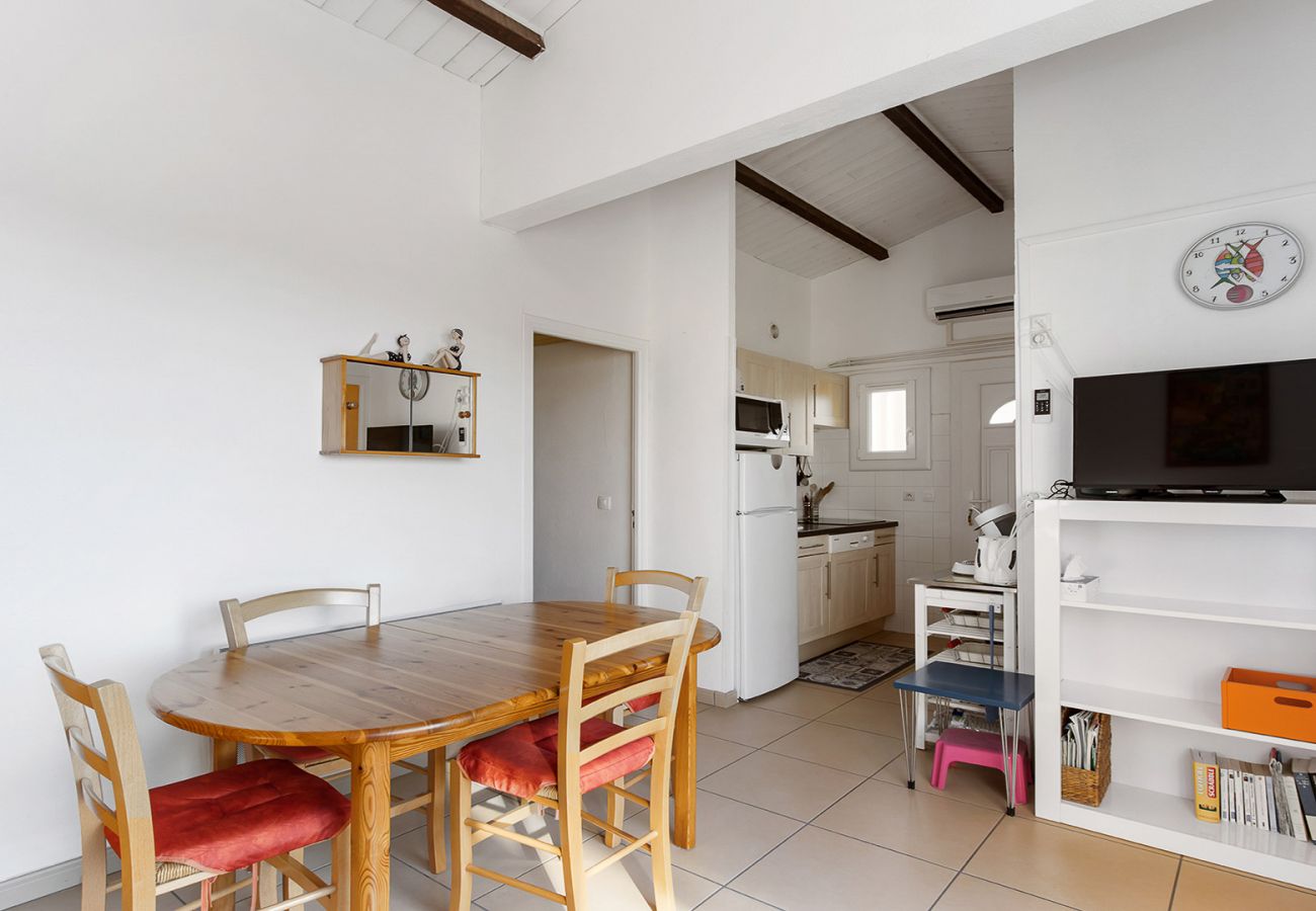 Apartment in Agde - Spacious apt 4 ppl, terrace, beach at 200m