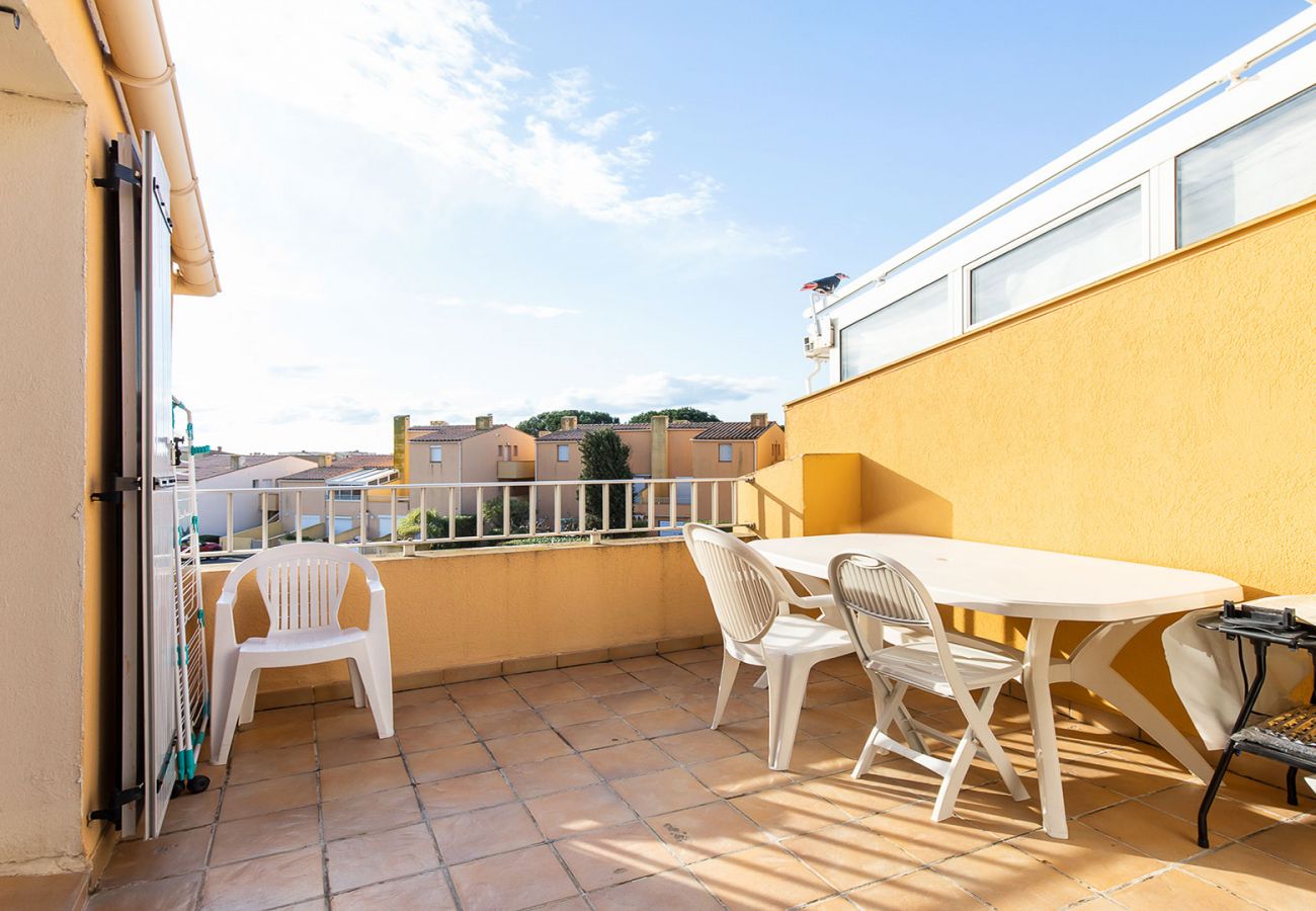 Apartment in Agde - Spacious apt 4 ppl, terrace, beach at 200m