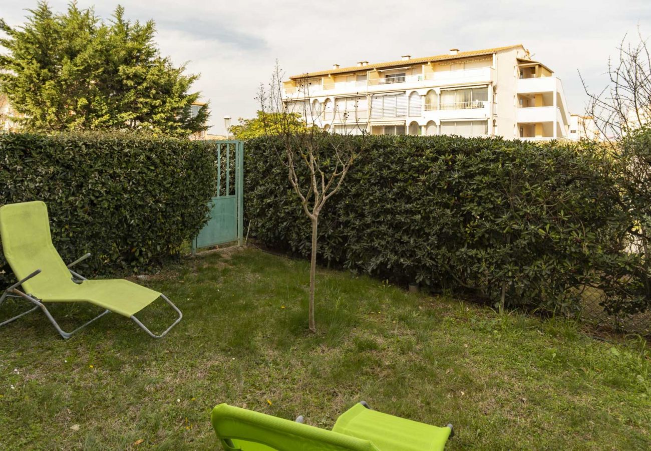 Apartment in Agde - Apt 4/6 ppl with garden, pool, beach at 200m