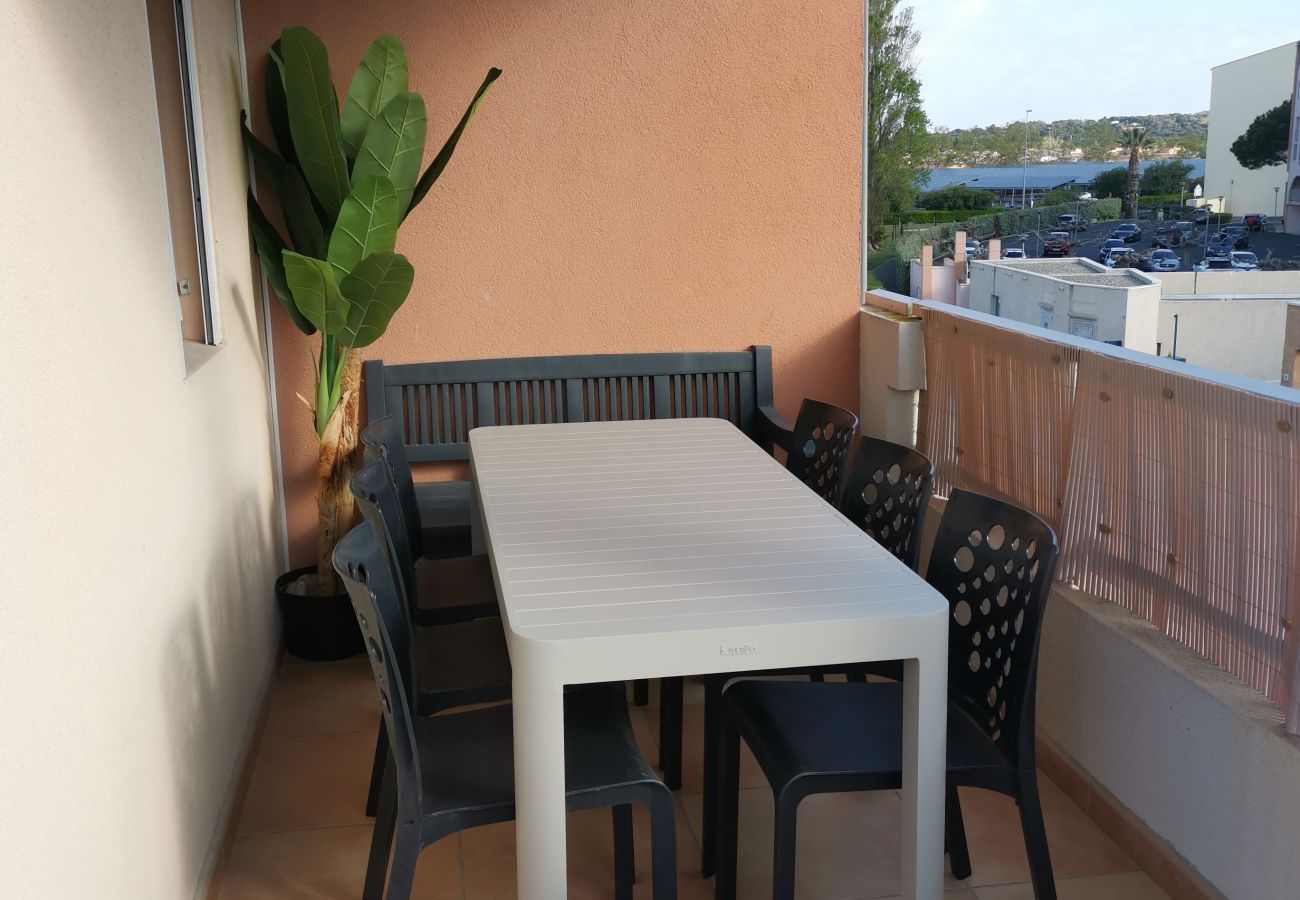 Apartment in Agde - Modern apt 4/6 ppl, terrace, pool, free parking