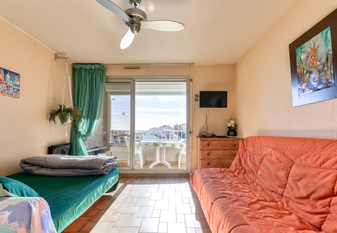 Studio in Agde - Studio 4/6 ppl, balcony sea view, pool, parking 