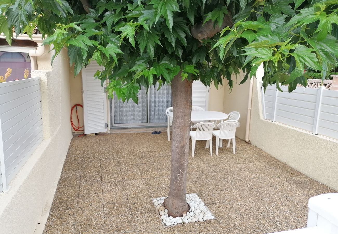 House in Agde - House 4/6 ppl, terrace, pool, close to the center