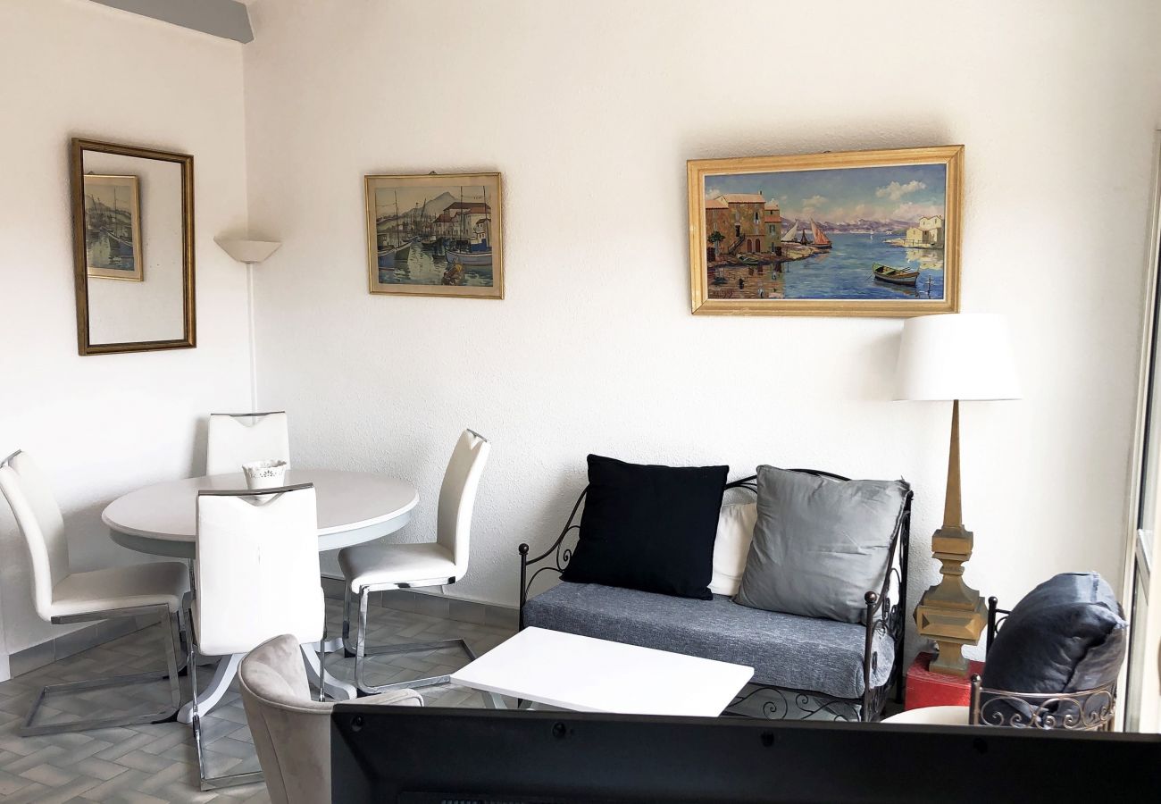 Apartment in Agde - Spacious apt 7 ppl, terrace, sea at 100m