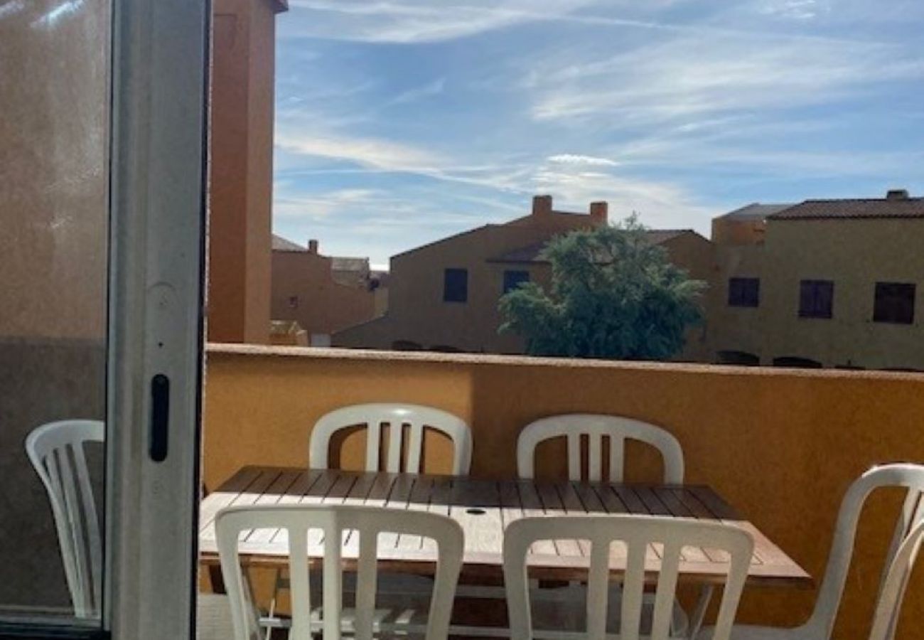 Apartment in Agde - Spacious apt 7 ppl, terrace, sea at 100m