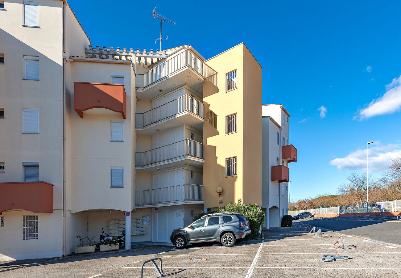 Apartment in Agde - Apt 4/6 ppl, terrace with marina view, parking