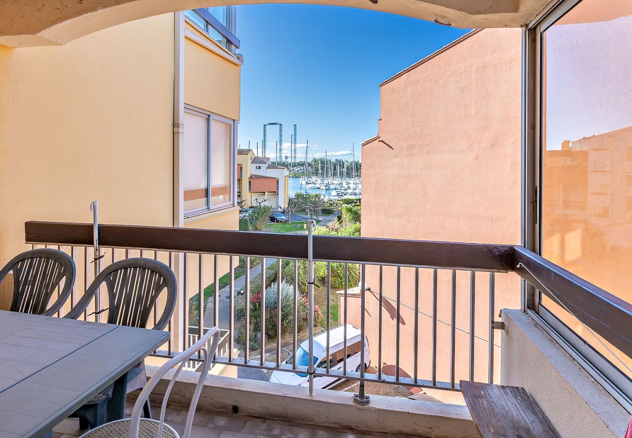 Apartment in Agde - Apt 4/6 ppl, terrace with marina view, parking