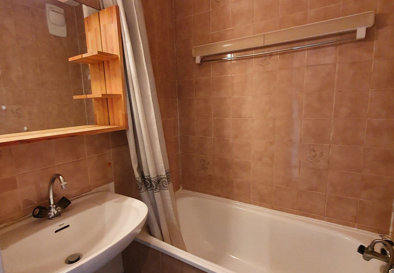 Apartment in Les Deux Alpes - Apt 4/6 ppl, balcony, near the ski station