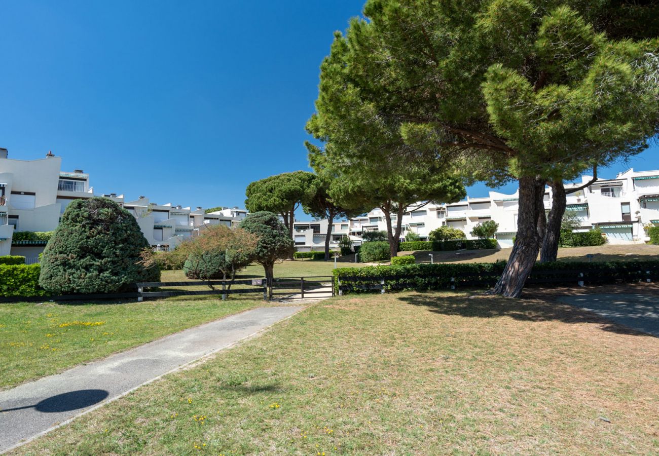 Studio in Le Grau-du-Roi - Bright studio 2 ppl, terrace, near the sea