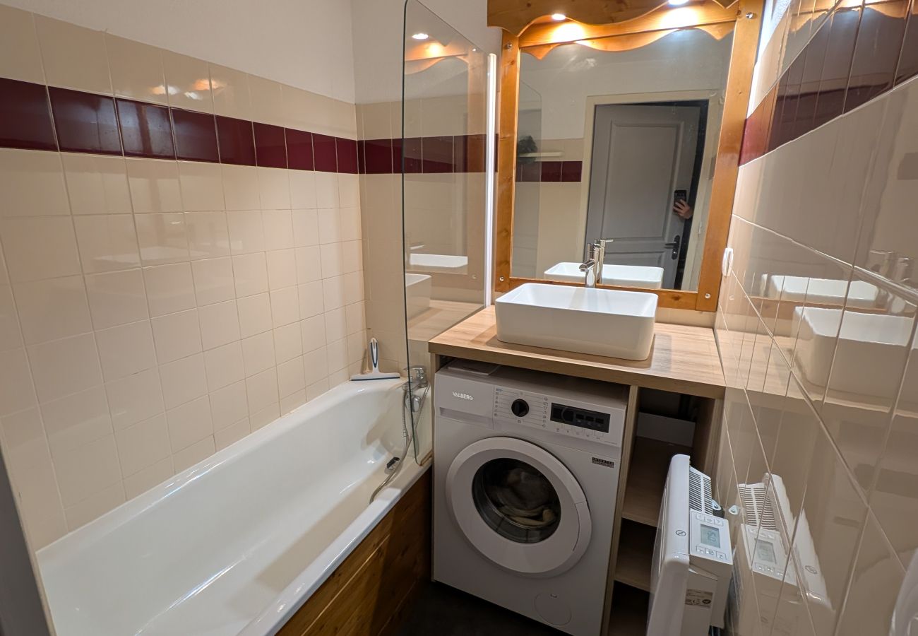 Apartment in Chamrousse - Spacious apt 8 ppl, terrace, near the ski station