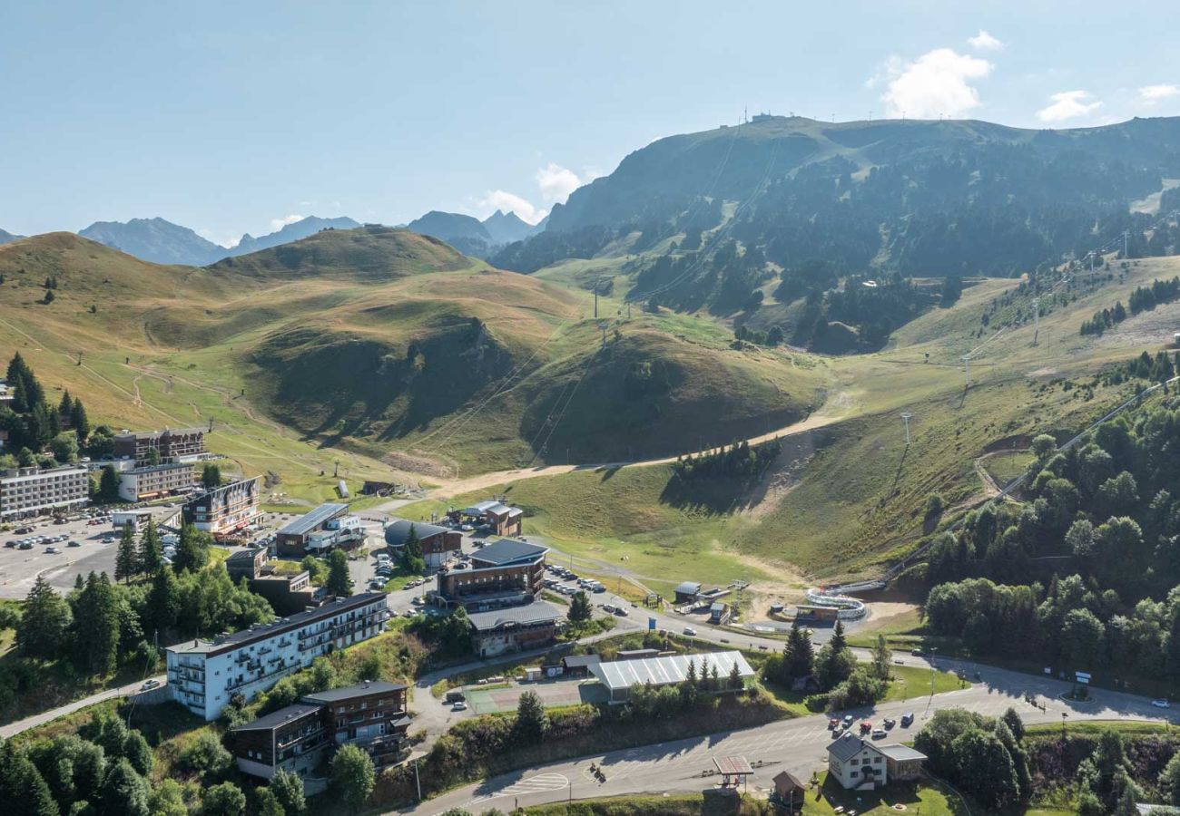 Apartment in Chamrousse - Appartement 6 pers, vue montagne avec terrasse