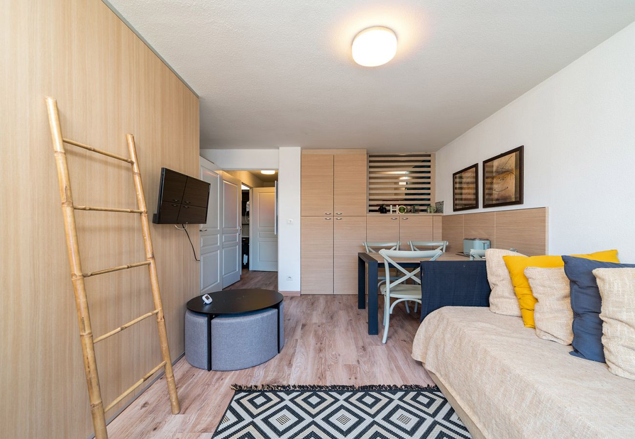 Apartment in Allos - Apartment for 6 people with mountain views, a swimming pool and parking