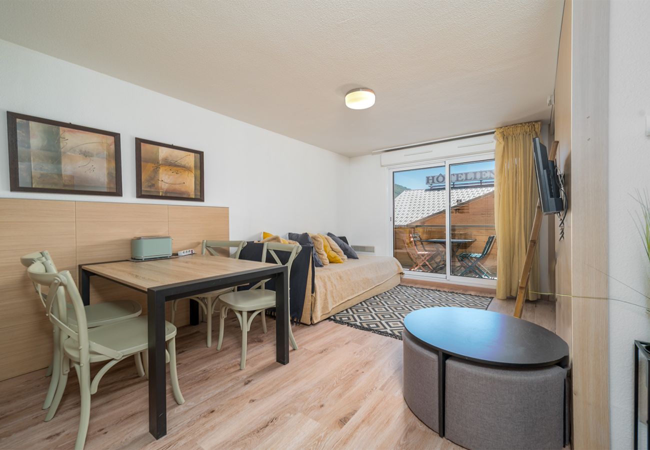 Apartment in Allos - Apartment for 6 people with mountain views, a swimming pool and parking