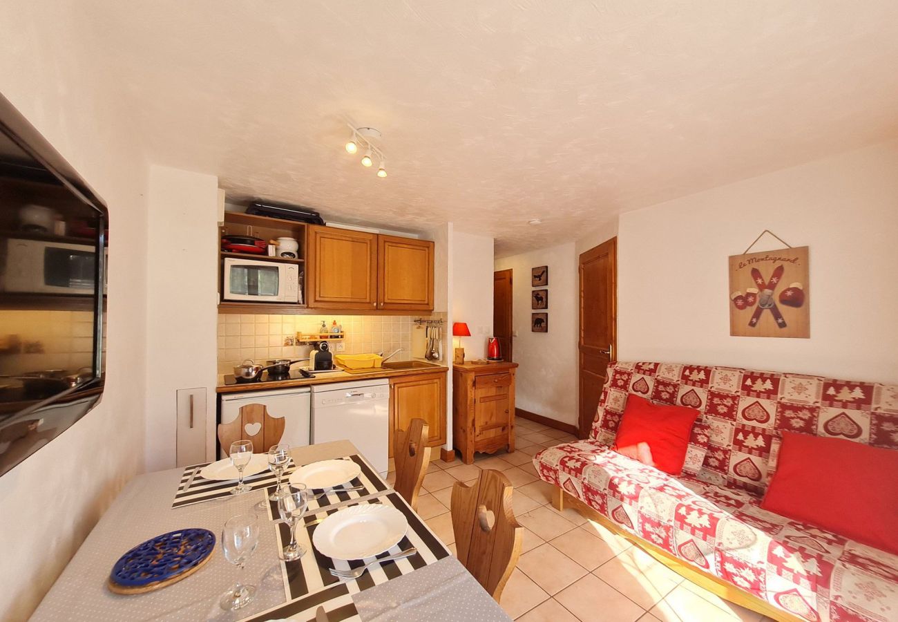 Apartment in Les Deux Alpes - Appt with terrace and mountain view with a small garden, 4 ppl, close to the ski slopes