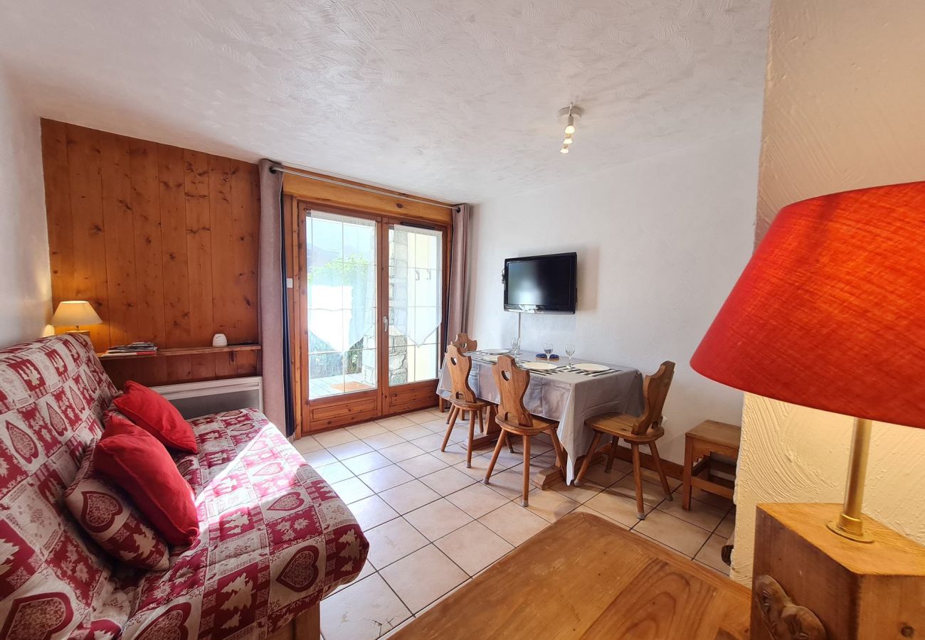 Apartment in Les Deux Alpes - Appt with terrace and mountain view with a small garden, 4 ppl, close to the ski slopes