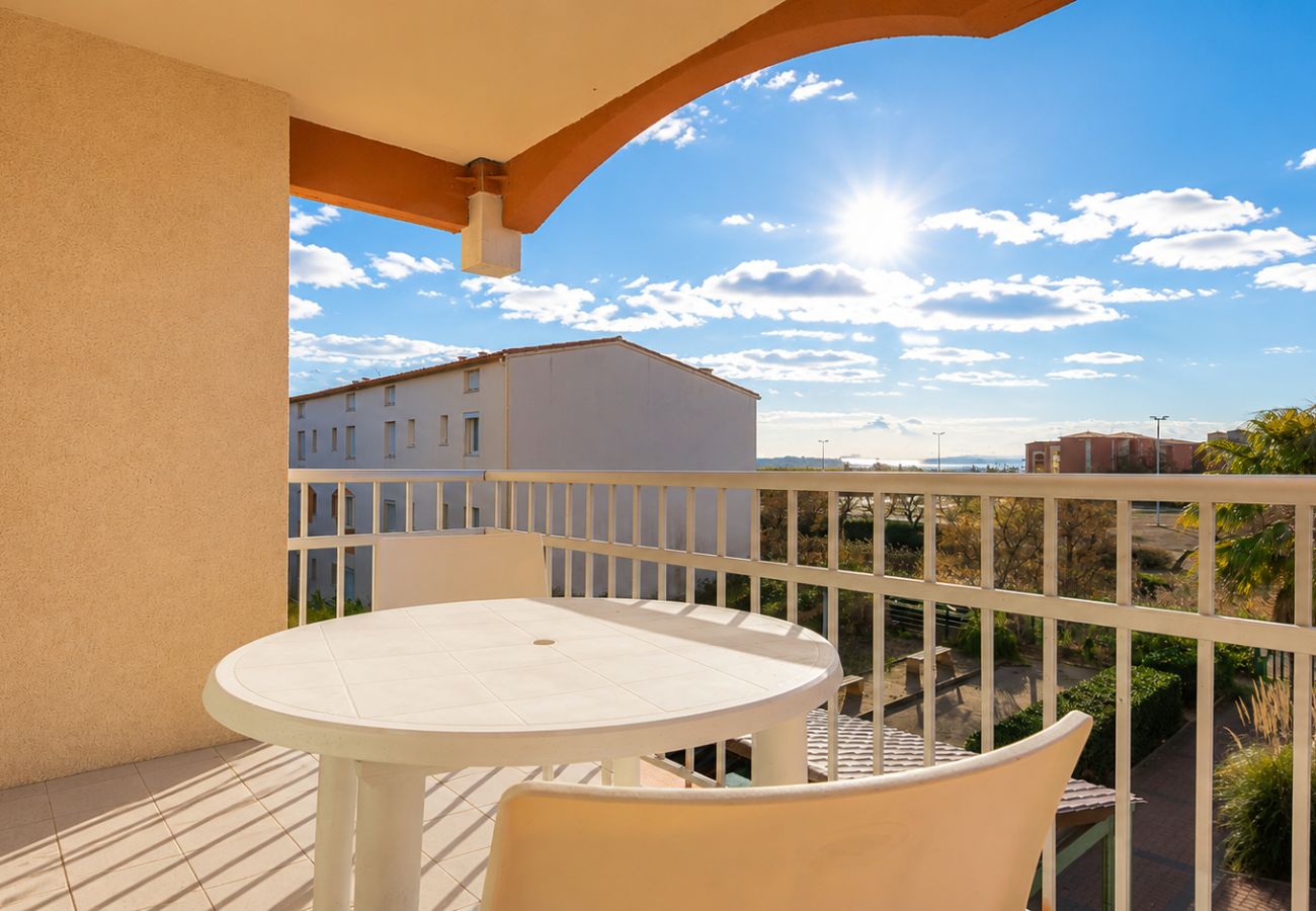 Apartment in Agde - Apartment with a balcony, 300 meters from the beach