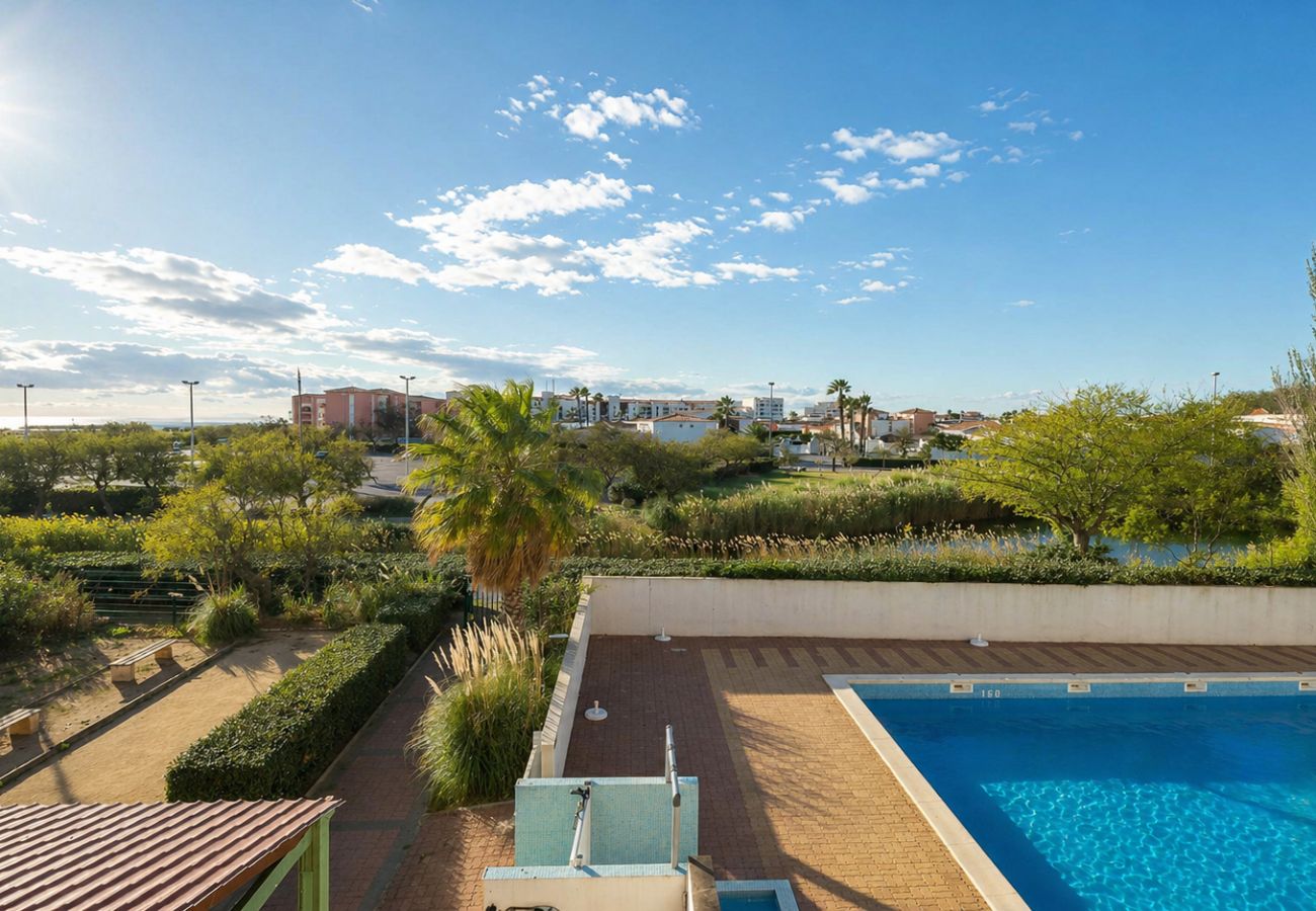 Apartment in Agde - Apartment with a balcony, 300 meters from the beach