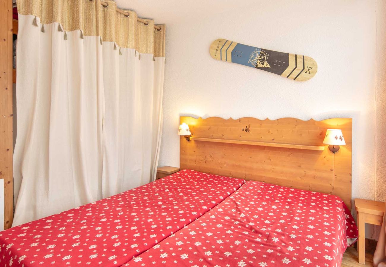 Apartment in Chamrousse - Large 6-person studio near the slopes